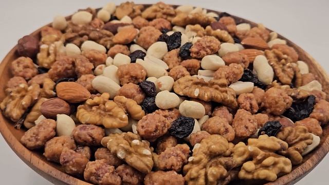 Смесь орехи и сухофрукты смотреть онлайн