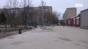 В Дубне в недавно благоустроенном сквере имени Журавлева уже просела тротуарная плитка