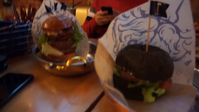 VLOG: Ночной город! BIG BLACK BURGER! ASMR от Viktoria Rata! смотреть онлайн