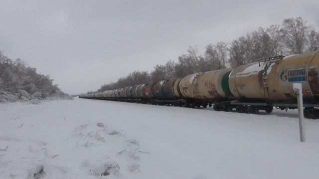 Тепловоз 2ТЭ25КМ-0466 с грузовым поездом следует по перегону Карагайка-Кумертау смотреть онлайн