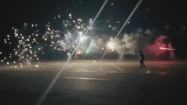 Устроили перестрелку фейерверками! Бой на римских свечах. Магия вне Хогвартса.