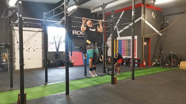 CrossFit Workout: Strength and Endurance with Pull Ups, Lunges and Suitcase Deadlifts смотреть онлайн