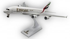 Модель самолета Airbus A380 Emirates длина 29 см (с подсветкой и звуком)