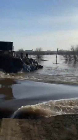 Дома продолжают уходить под воду Орск 06.04.2024 #рек