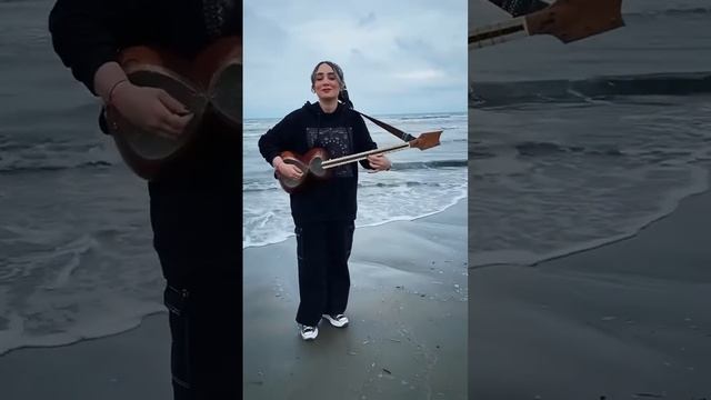 سلام عليكمДевушка на шикарно играет на таре смотреть онлайн