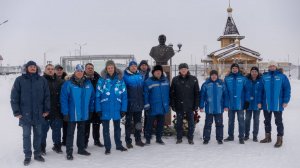 Возложение цветов на Заполярном месторождении