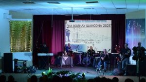Городок провинциальный. Исполняет ансамбль "Настроение".