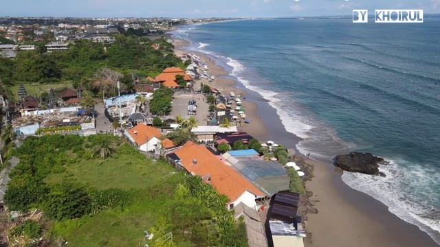 BALI - PANTAI BATU BOLONG CANGGU - KAMPUNG BULE DI BALI ( DRONE VIEW )