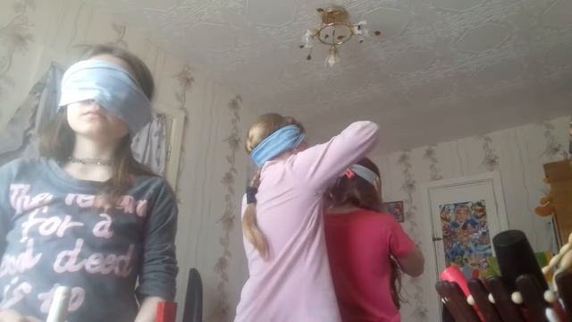 Красим ногти закрытыми глазами смотреть онлайн