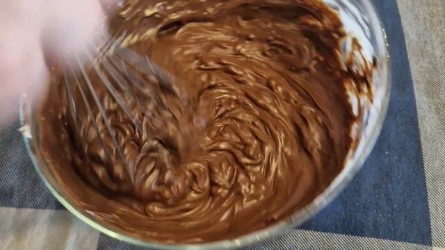 pour chocolate over the top and just wait. creamy chocolate cake смотреть онлайн