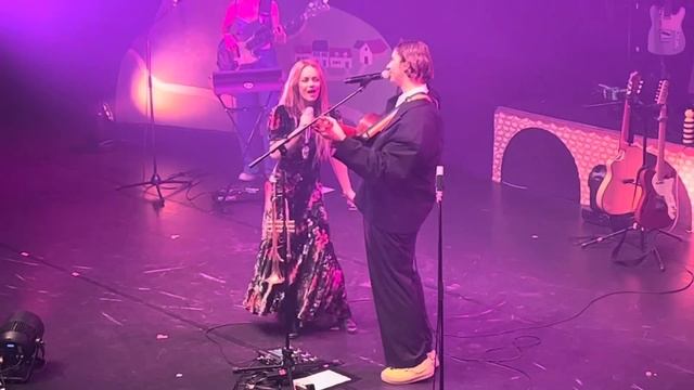 Voyou & Vanessa Paradis « Le Bal » @ Olympia (Paris, live 2024)