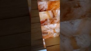 Отделка парной.Гималайская соль и панно из можжевельника.