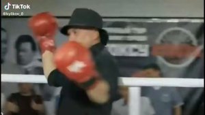 На башке моей горшок, а в кармане пирожок.