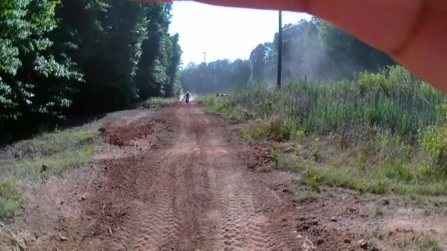 Honda 100 dirt bike and Yamaha 350 Grizzly jumps смотреть онлайн