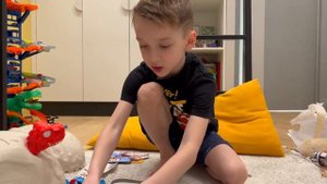 Распаковка яиц с динозаврами Smashers