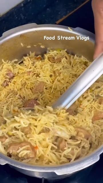 Food Stream Vlogs #MuttonBiryani #chickenbiryani #NethiliMeenKulambu #shortsfeed #cooking #recipes
