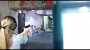 Когда девочка стреляет