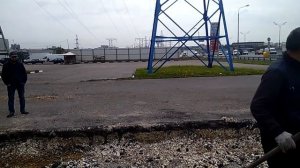 Он сказал: "Поехали!" и махнул рукой!