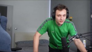 Домер танцует под "А муха тоже вертолет" на стриме!!?