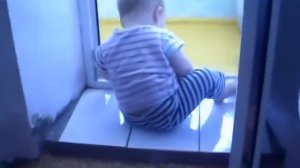 Так ползает мой ребенок)))