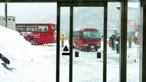 Десять человек пострадали из-за мощных снегопадов в Японии