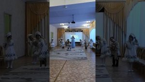 выступление подготовительной группы д.сада "Дельфин"