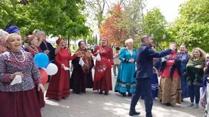 Пчелочка,злотая а что же ты жужжишь