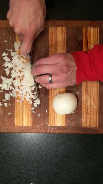 Test Chop Onion Petty made from Dave Martell knife blank. смотреть онлайн
