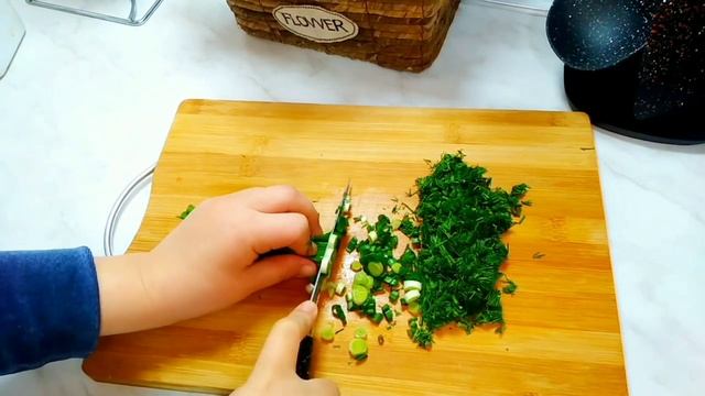 ТЕЗДА ТАЙЁР БУЛАДИГАН ЭНГ МАЗЗАЛИ КАРОМЛИ САЛАТ. МАЗАСИ 👍 😋 смотреть онлайн