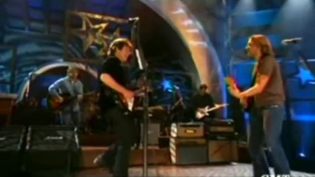 John Fogerty and Keith Urban - Down on the corner смотреть онлайн