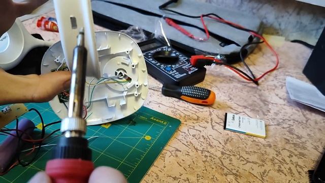 НЕ заряджається настільна лампа l Простий ремонт смотреть онлайн