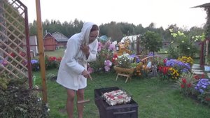 6 соток 12 сентября 2020 года. Опоры для смородины и компост из травы...