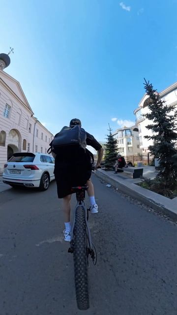 Insta360 X4 и крепления для велосипеда.