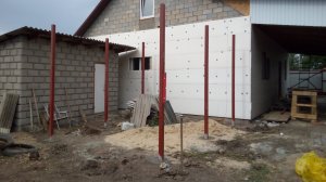 Пробурил лунки и забетонировал столбы под забор и беседку .