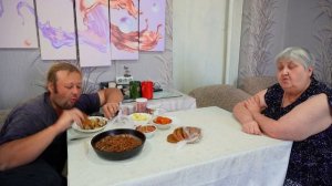 24 часа в деревне Что едим Стройка сарая Кормим животных Урожайный огород Приготовили рыбу навагу