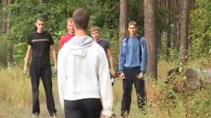 Парень защитил свою девушку