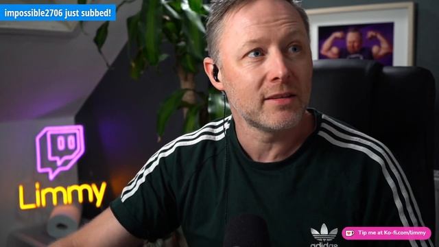 TWITCH STREAMER GETS CAUGHT OUT!!! Forgets to turn the camera off & insults the streamer he raids!! смотреть онлайн