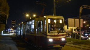 Трамваи Петербурга в сумерках-огни Большого города и редкие вагоны