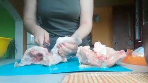режу курицу как маньяк почти 2 минуты