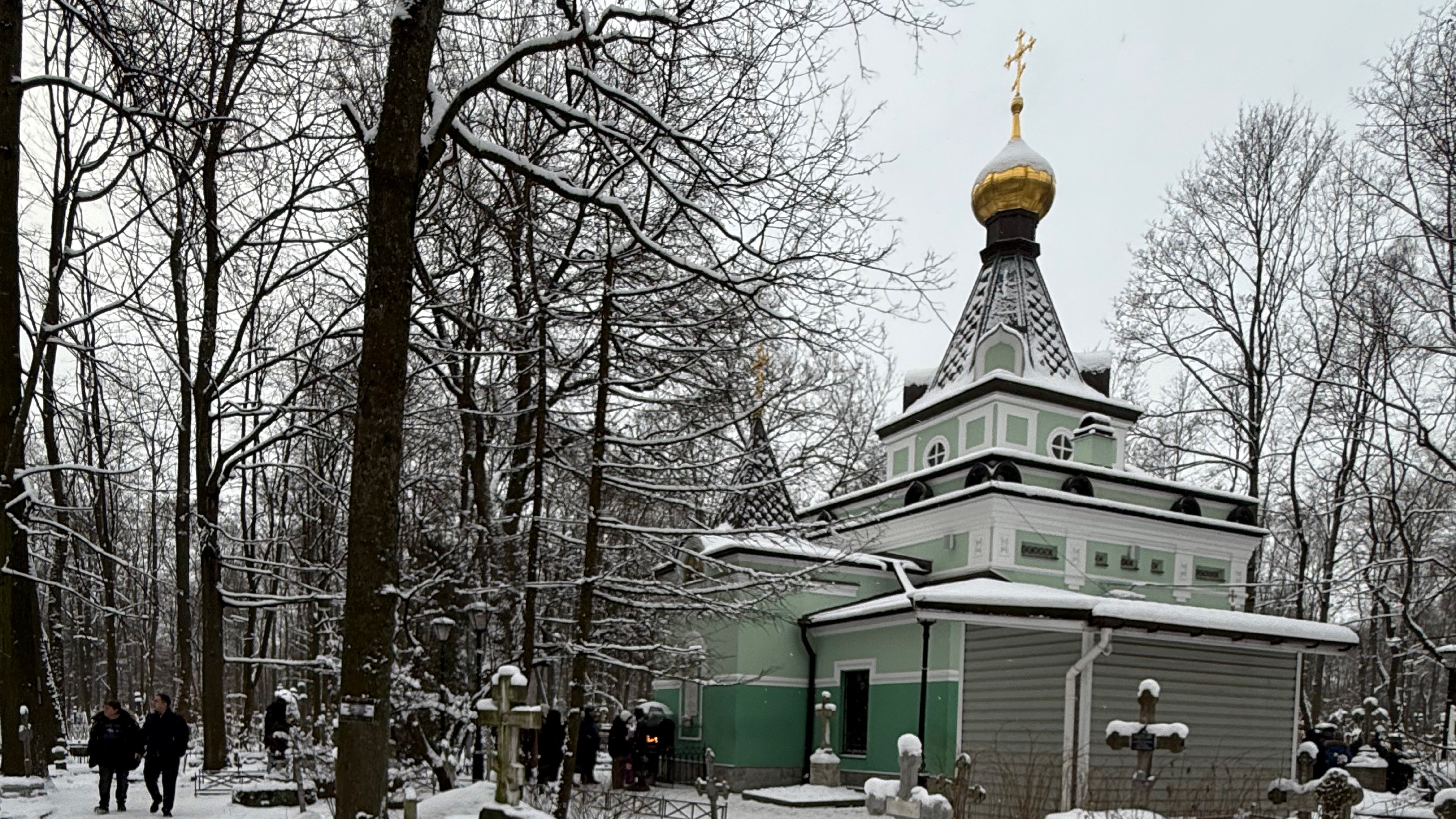У Ксении Петербургской на Смоленском кладбище