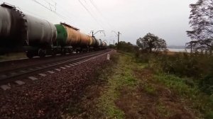 Тяжело тянет. Тепловоз ТЭМ2-1596 с небольшим грузовым поездом и приветливой бригадой на Транссибе