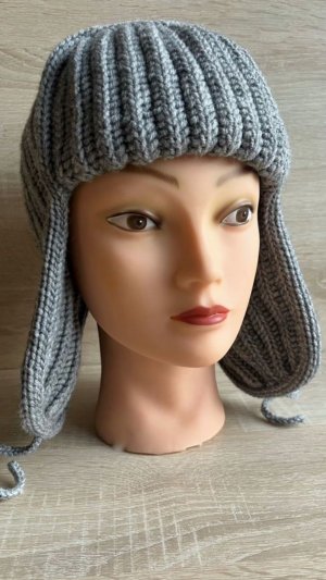 Стильная вязаная ушанка крючком. Шапка-ушанка