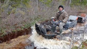 Самоделки для тайги. Мотобуксировщик весной по болоту.