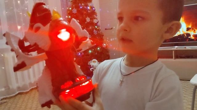 Робот трицератопс