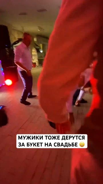 Отличная альтернатива подвязке - мужской букет с рыбкой, сыром и пенным