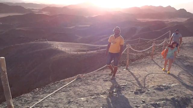 Пустыня, вид с горы смотреть онлайн