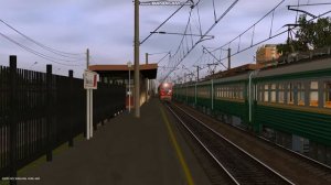 ТЭП70БС-085 с пассажирским поездом Санкт-Петербург - Минск проезжает платформу Проспект Славы.