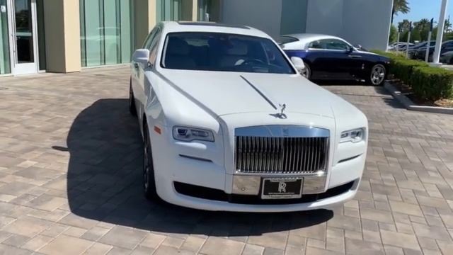 2017 Rolls-Royce Ghost смотреть онлайн