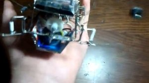 робот жук из скрепок