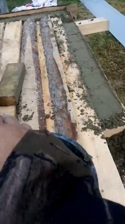 Строю мастерскую долеваю стены и сделал потолок